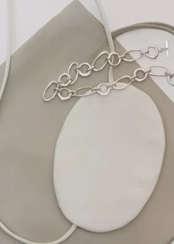 Modern Weaving Slim Lamb Sak in Taupe Accessories